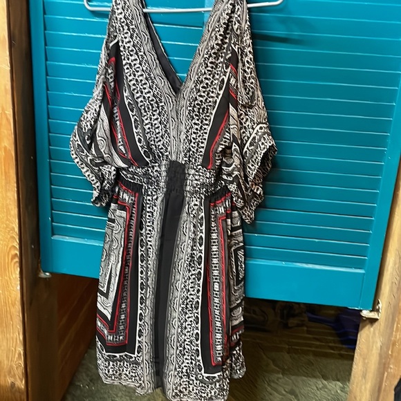 Woman’s Dress. - Picture 3 of 3